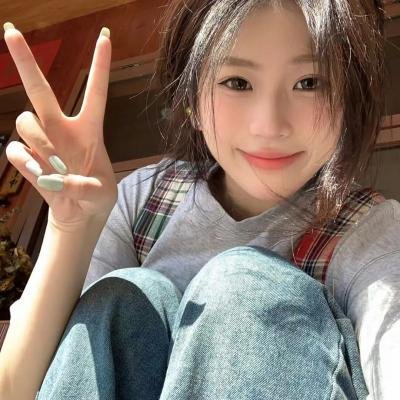 看见弹幕后，死对头被我钓成翘嘴